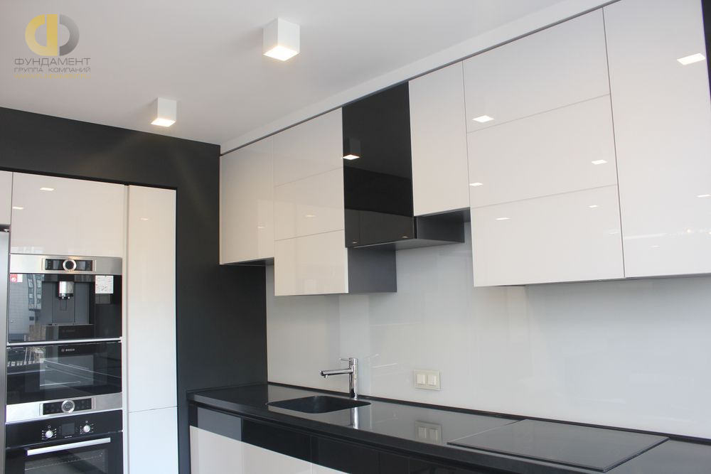 Ремонт трехкомнатной квартиры в стиле минимализм. Реальная фотография кухни