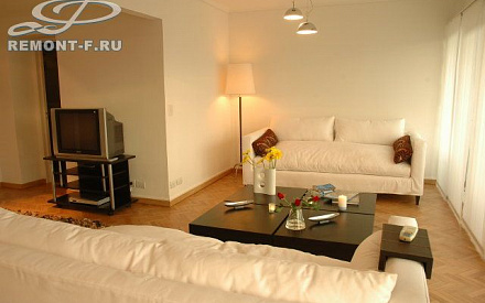 Капитальный ремонт гостиной в двухкомнатной квартире на ул. Мишина в Москве