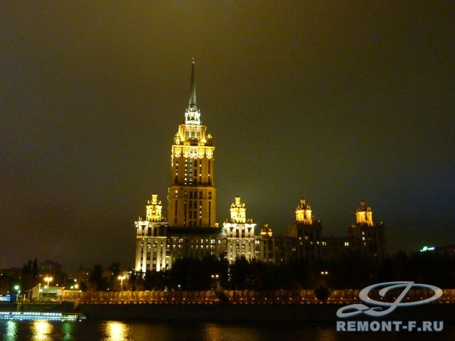 Гостиница «Украина». Монтаж фасадного освещения фото 2009 года Гостиница «Украина». Монтаж фасадного освещения фото 2009 года