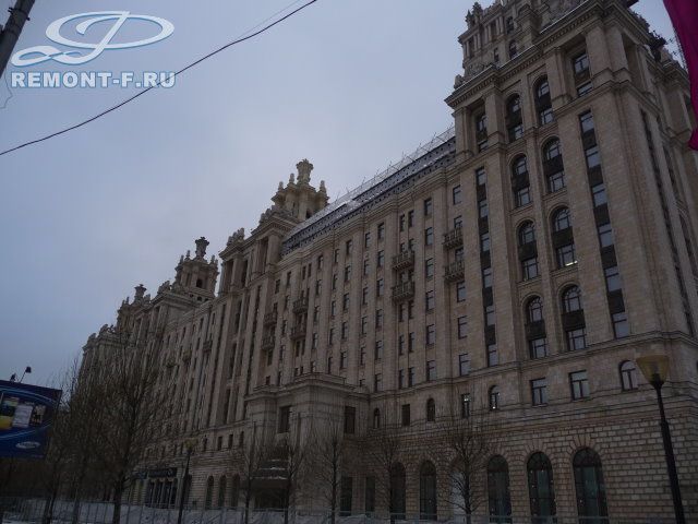 Гостиница «Украина». Монтаж фасадного освещения фото 2009 года Гостиница «Украина». Монтаж фасадного освещения фото 2009 года