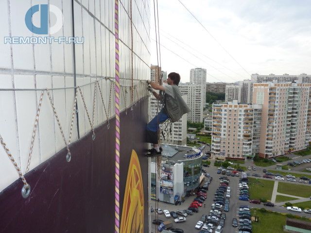 Монтаж рекламного баннера на ул.Перерва фото 2010 года Монтаж рекламного баннера на ул.Перерва фото 2010 года