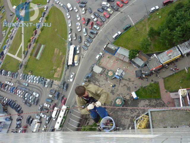 Монтаж рекламного баннера на ул.Перерва фото 2010 года Монтаж рекламного баннера на ул.Перерва фото 2010 года