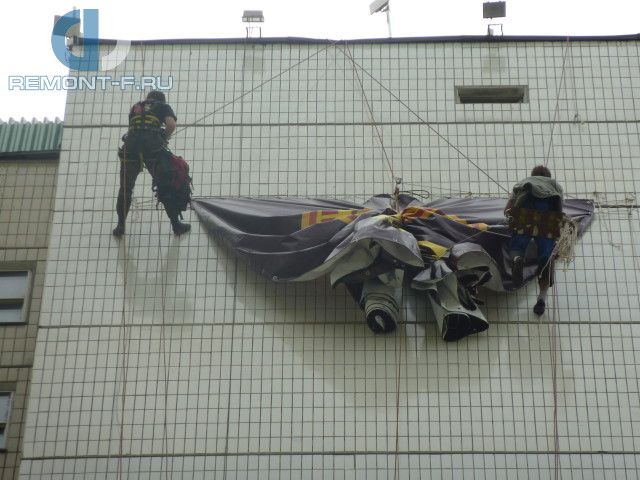 Монтаж рекламного баннера на ул.Перерва фото 2010 года Монтаж рекламного баннера на ул.Перерва фото 2010 года