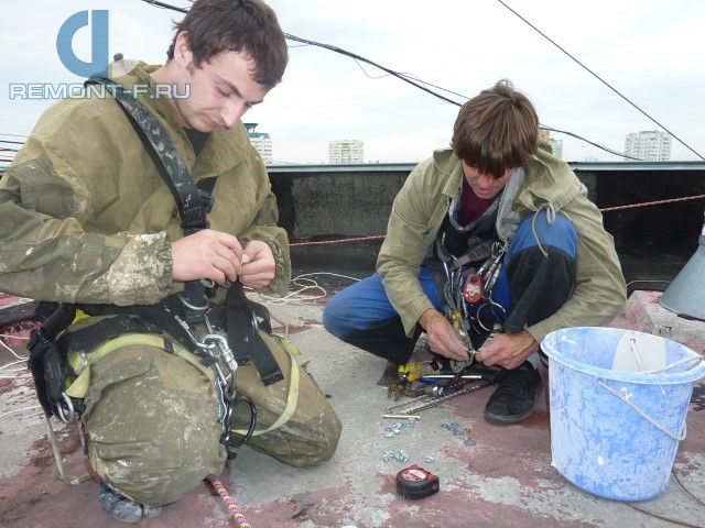 Монтаж рекламного баннера на ул.Перерва фото 2010 года