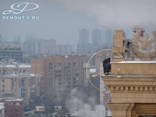 Гостиница «Украина». Монтаж фасадного освещения фото 2009 года Гостиница «Украина». Монтаж фасадного освещения фото 2009 года