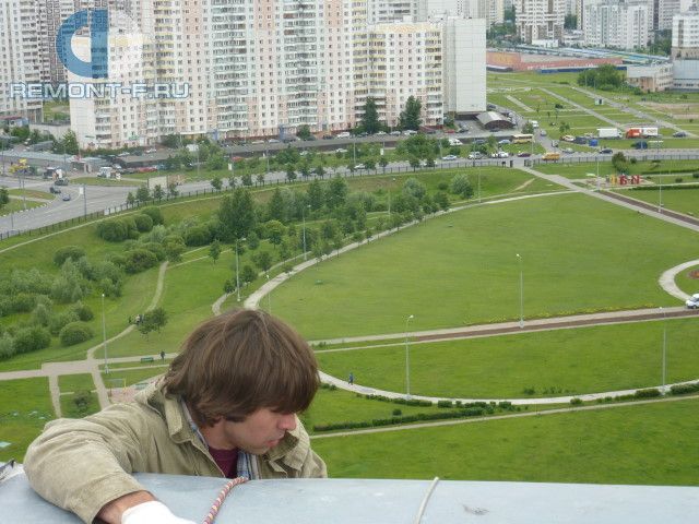 Монтаж рекламного баннера на ул.Перерва фото 2010 года