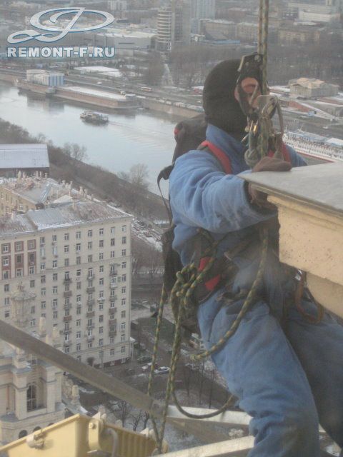 Гостиница «Украина». Монтаж фасадного освещения фото 2009 года Гостиница «Украина». Монтаж фасадного освещения фото 2009 года