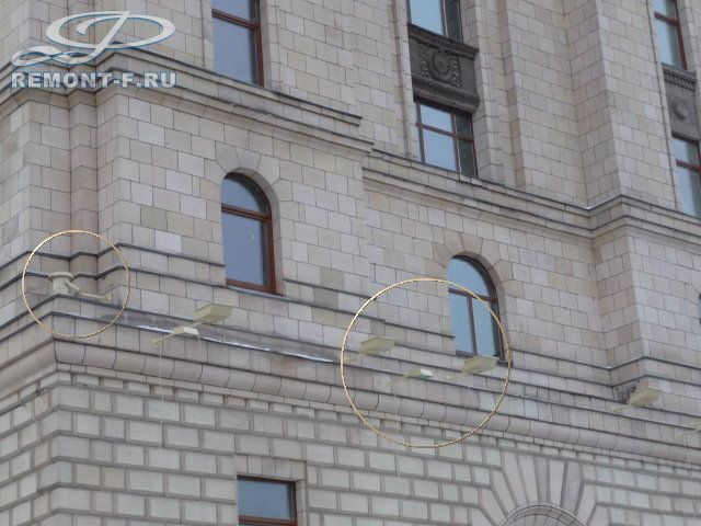 Гостиница «Украина». Монтаж фасадного освещения фото 2009 года Гостиница «Украина». Монтаж фасадного освещения фото 2009 года
