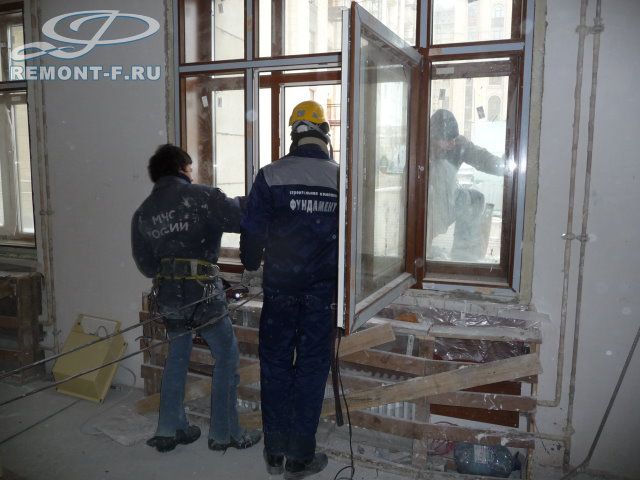Гостиница «Украина». Монтаж фасадного освещения фото 2009 года Гостиница «Украина». Монтаж фасадного освещения фото 2009 года
