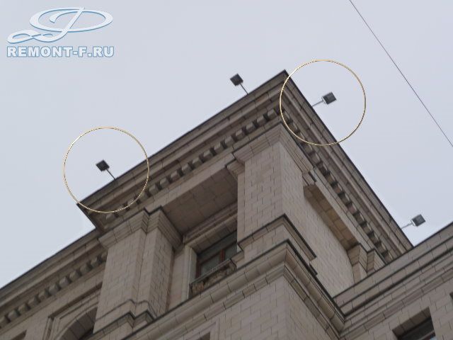 Гостиница «Украина». Монтаж фасадного освещения фото 2009 года Гостиница «Украина». Монтаж фасадного освещения фото 2009 года