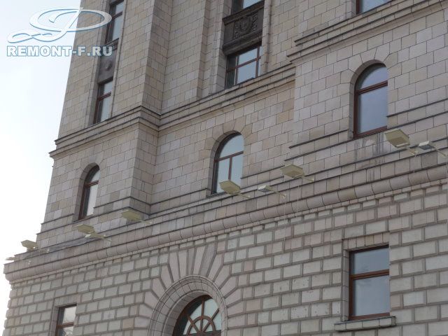 Гостиница «Украина». Монтаж фасадного освещения фото 2009 года Гостиница «Украина». Монтаж фасадного освещения фото 2009 года