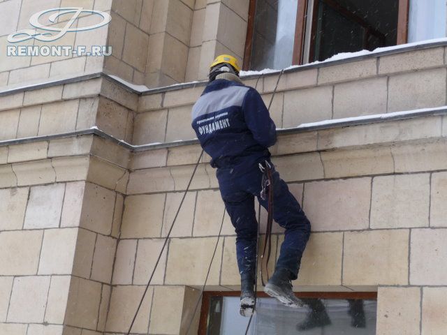 Гостиница «Украина». Монтаж фасадного освещения фото 2009 года Гостиница «Украина». Монтаж фасадного освещения фото 2009 года