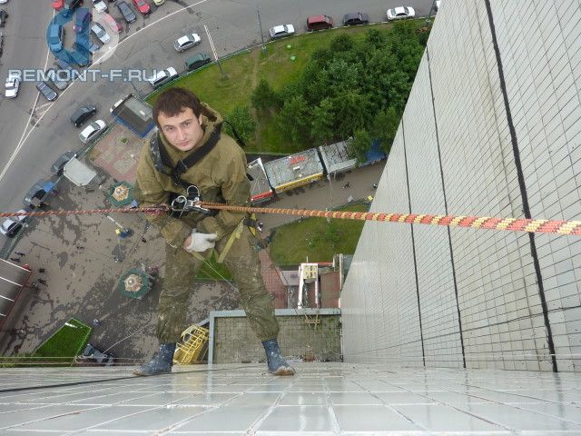 Монтаж рекламного баннера на ул.Перерва фото 2010 года Монтаж рекламного баннера на ул.Перерва фото 2010 года