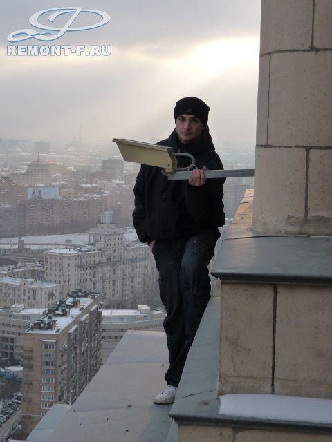 Гостиница «Украина». Монтаж фасадного освещения фото 2009 года Гостиница «Украина». Монтаж фасадного освещения фото 2009 года