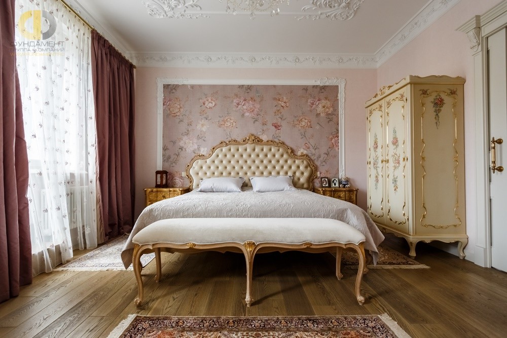 Дизайн спальни в классическом стиле с элементами барокко в Химках