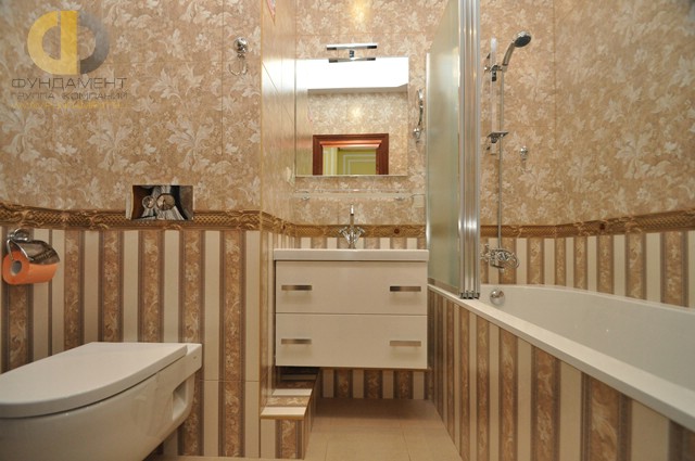 Ремонт ванной комнаты под ключ с плиткой, имитирующей обои