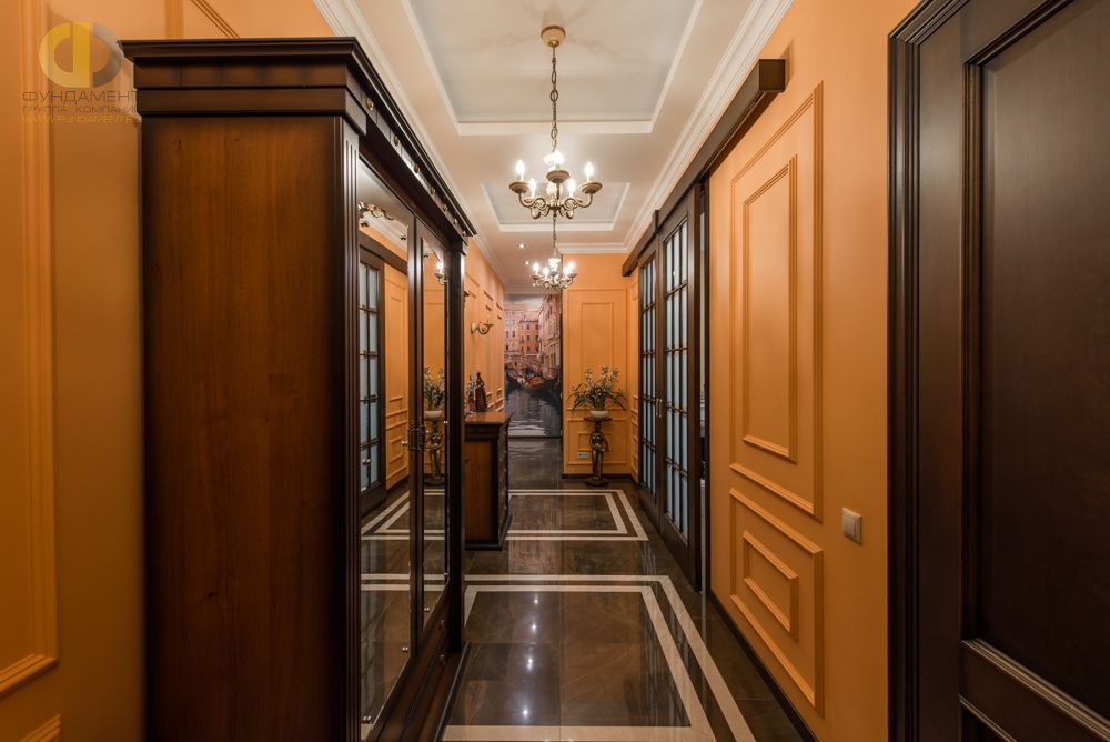 Ремонт коридора в трехкомнатной квартире 111 кв. м в стиле эклектика Ремонт коридора в трехкомнатной квартире 111 кв. м в стиле эклектика