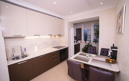 Дизайн интерьера кухни в трёхкомнатной квартире 72 кв.м в стиле лофт15