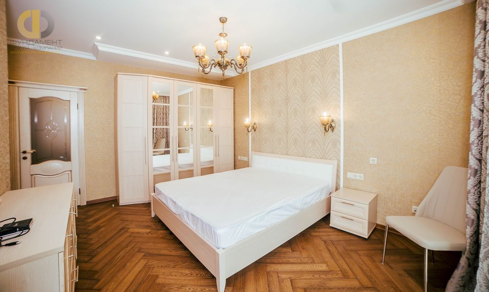 Ремонт спальни в трёхкомнатной квартире 86 кв.м в классическом стиле8