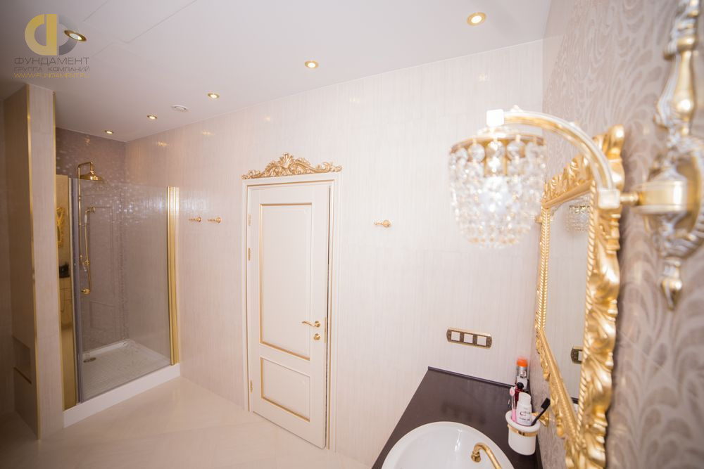 Фото ремонта ванной в трехкомнатной квартире 100 кв. м в классическом стиле