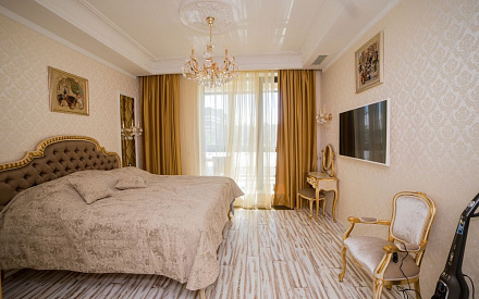Ремонт спальни в трехкомнатной квартире 100 кв. м в классическом стиле