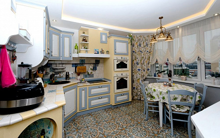 кухня в квартире в стиле прованс после ремонта. Реальная фотография