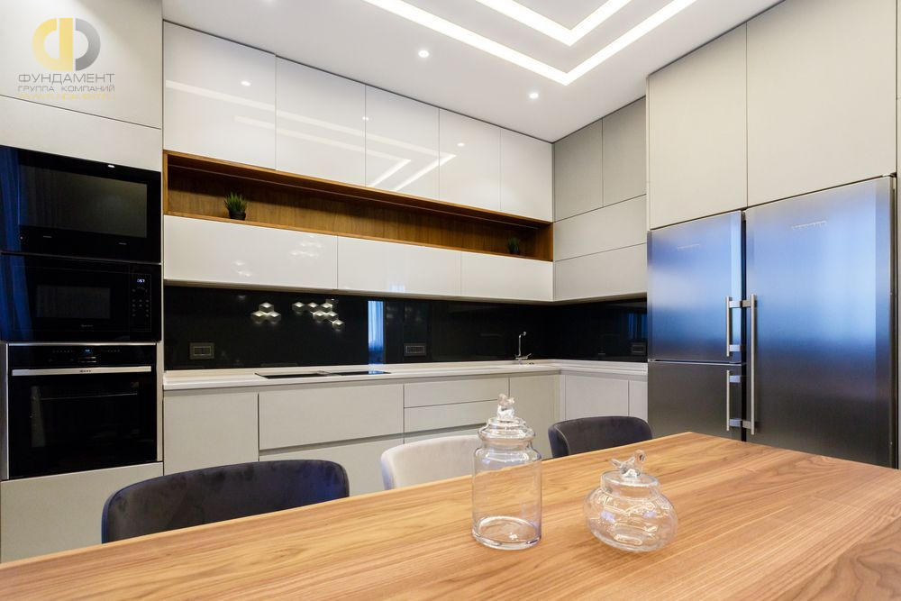 Ремонт  кухни в трехкомнатной квартире 120 кв. м в современном стиле