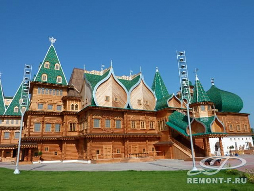   Воссоздание дворца Алексея Михайловича на территории Коломенского парка